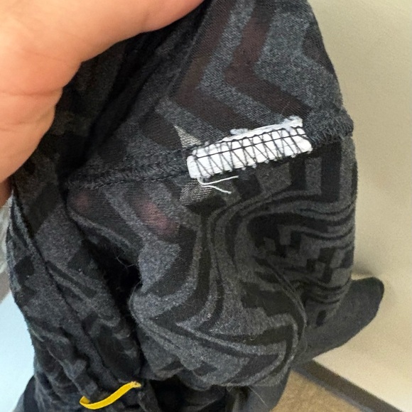 Lole long sleeve chevron print grey cowl neck athleisure top women's size Small - Picture 7 of 10